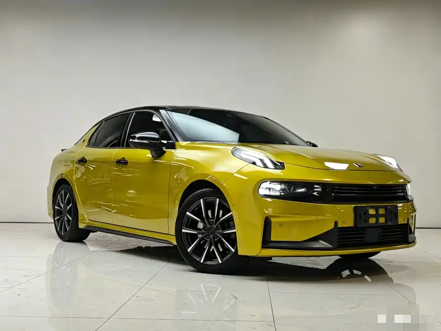 Lynk & Co 03