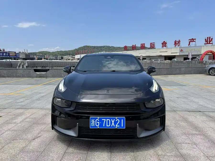 Lynk & Co 03