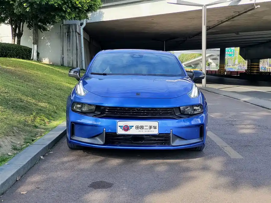 Lynk & Co 03