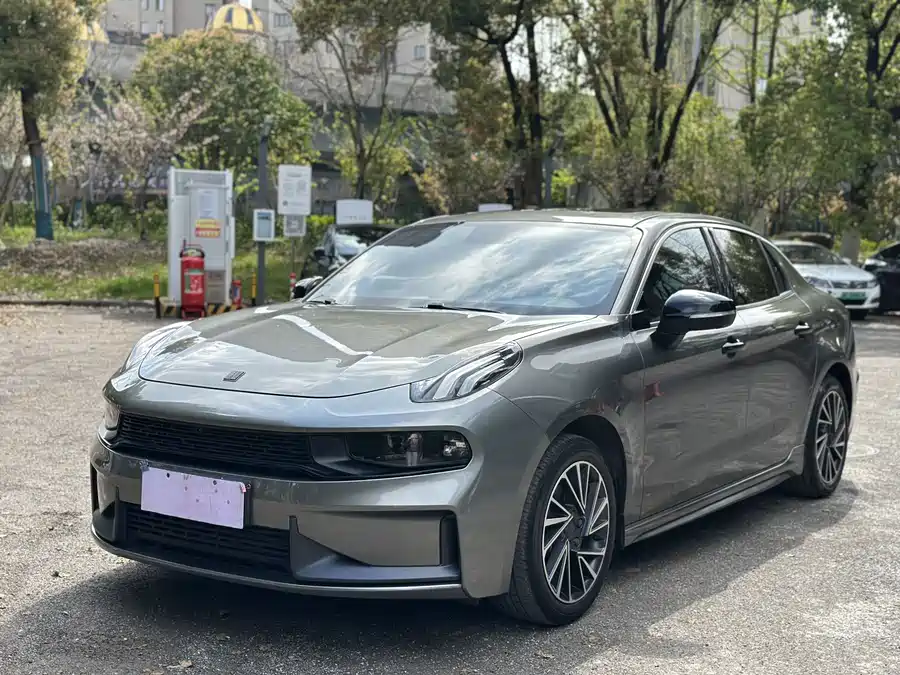 Lynk & Co 03