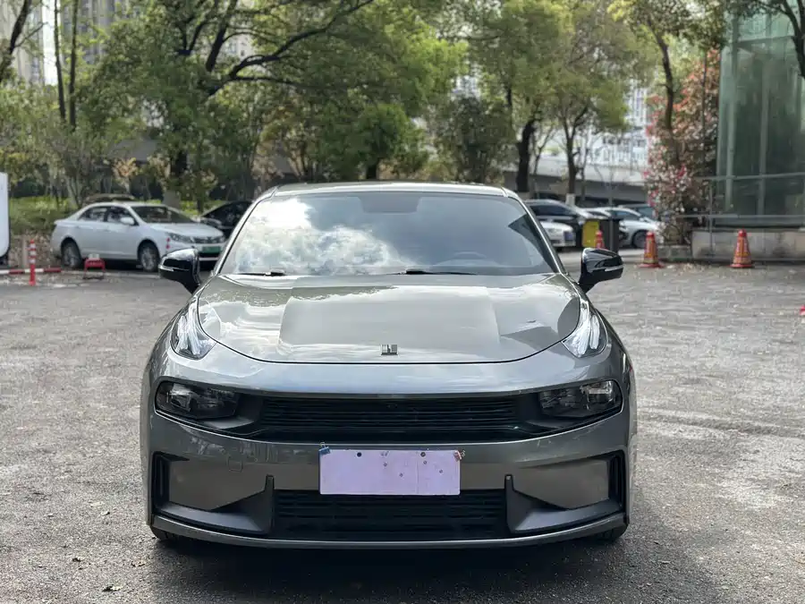 Lynk & Co 03