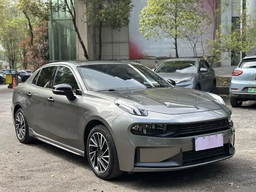 Lynk & Co 03
