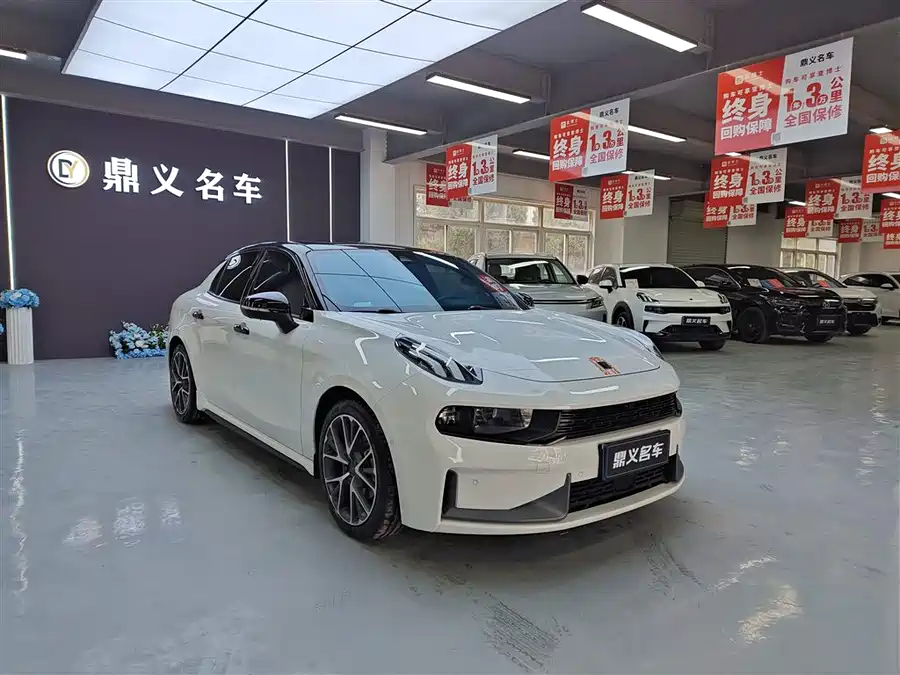 Lynk & Co 03