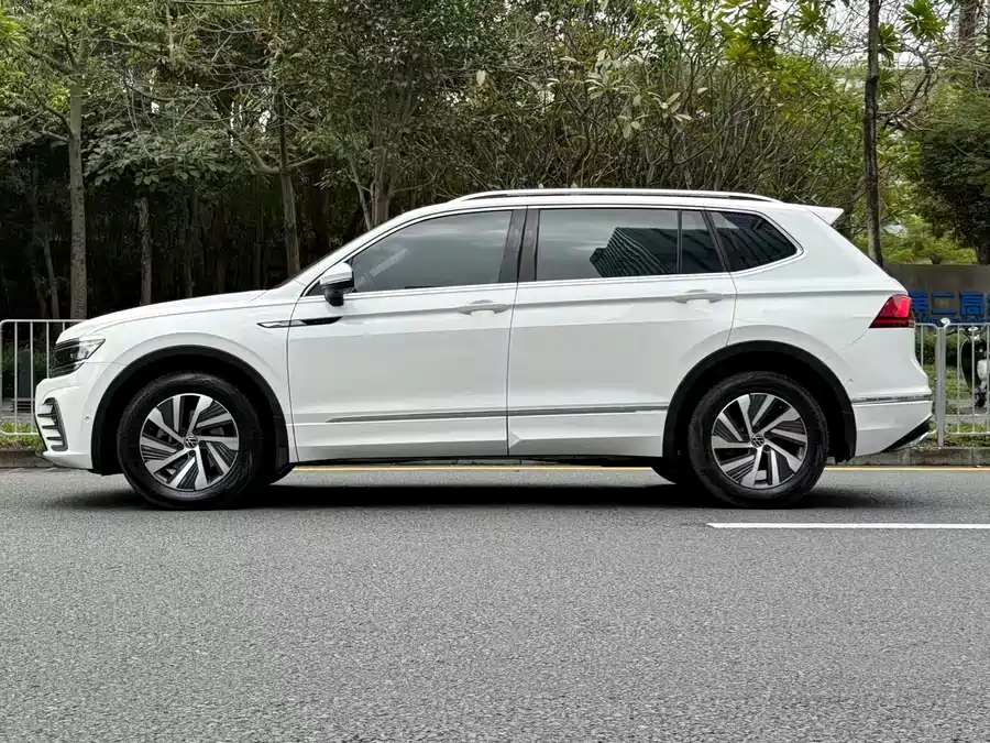 Volkswagen Tiguan L plug-in hybrid