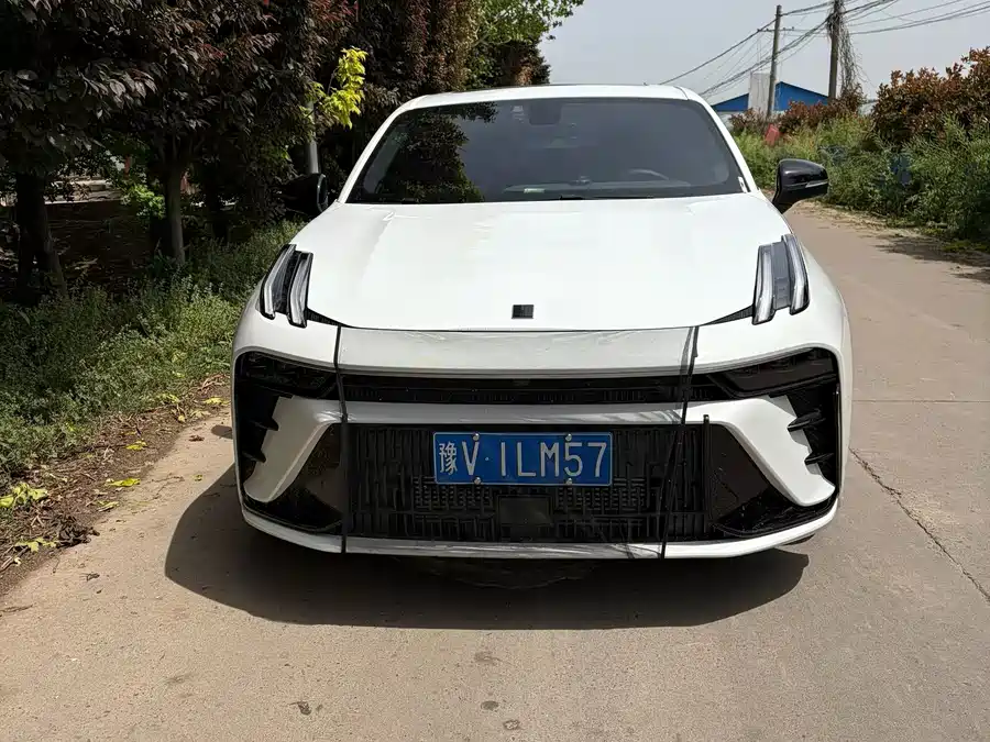 Lynk & Co 03
