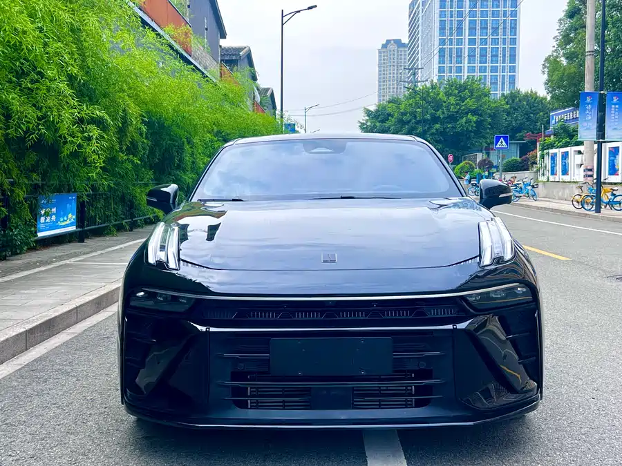 Lynk & Co 03
