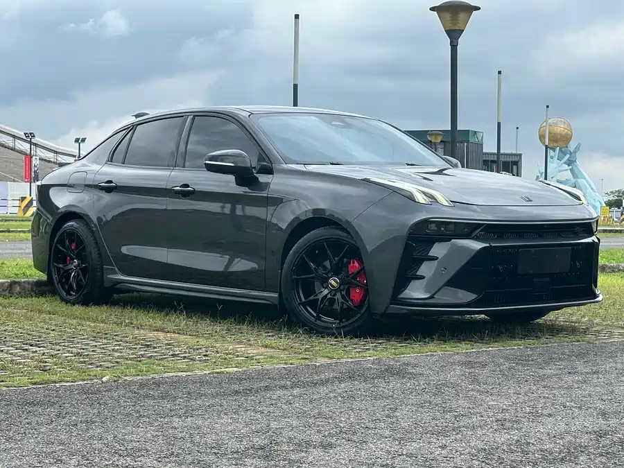 Lynk & Co 03
