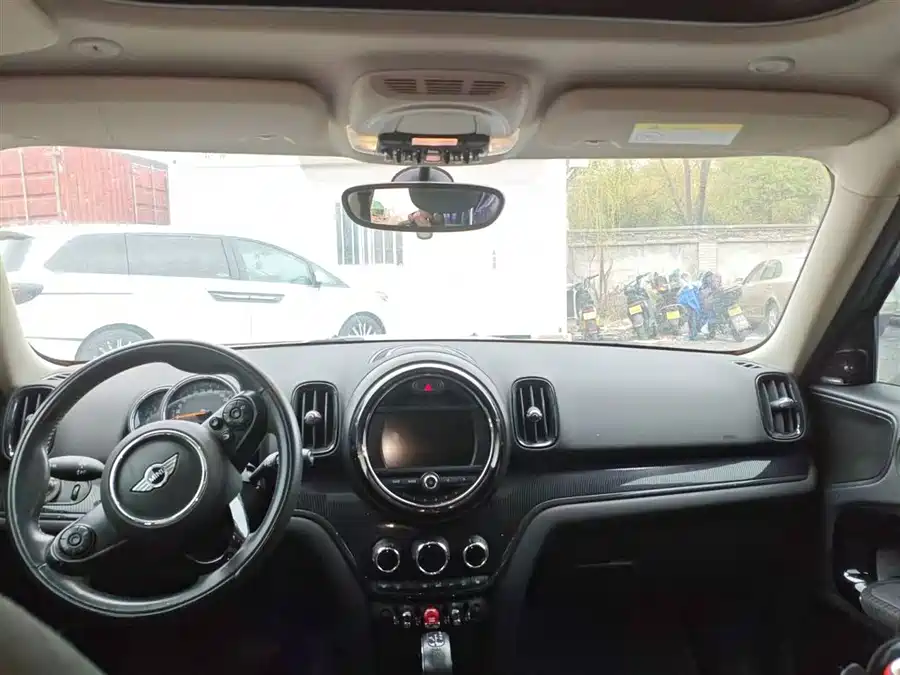 MINI COUNTRYMAN