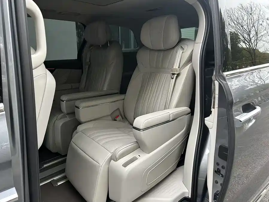 Roewe iMAX8