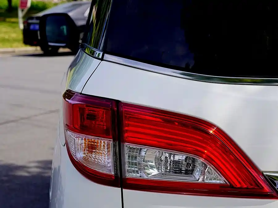 Nissan Quest