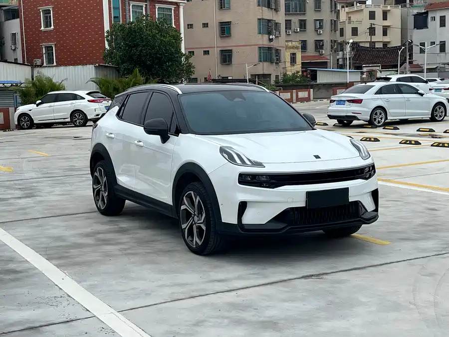 Lynk & Co 06