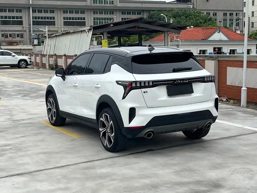 Lynk & Co 06