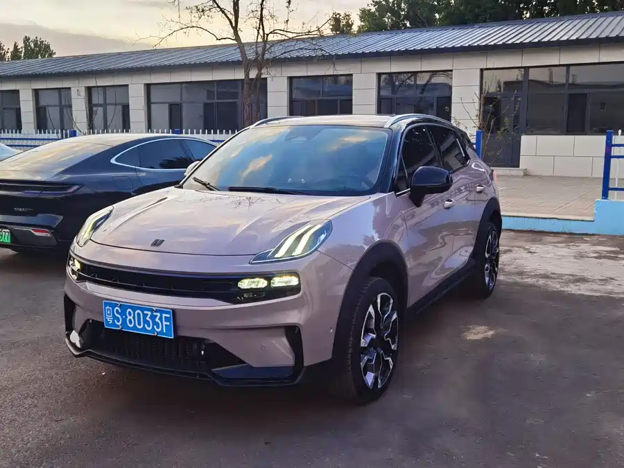 Lynk & Co 06