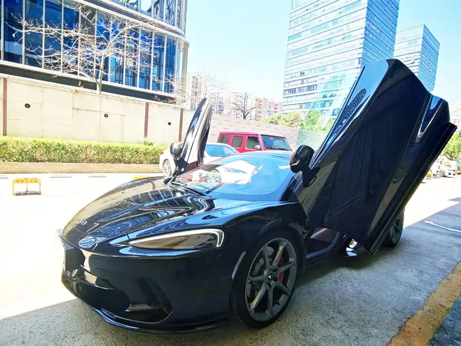 McLaren GT