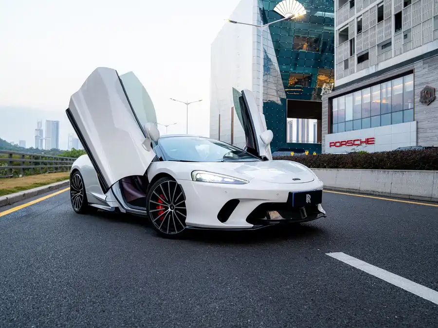 McLaren GT
