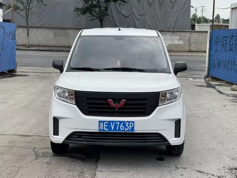 Wuling Hongguang PLUS