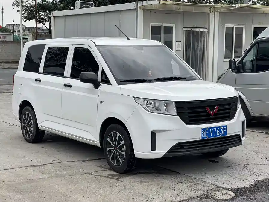 Wuling Hongguang PLUS
