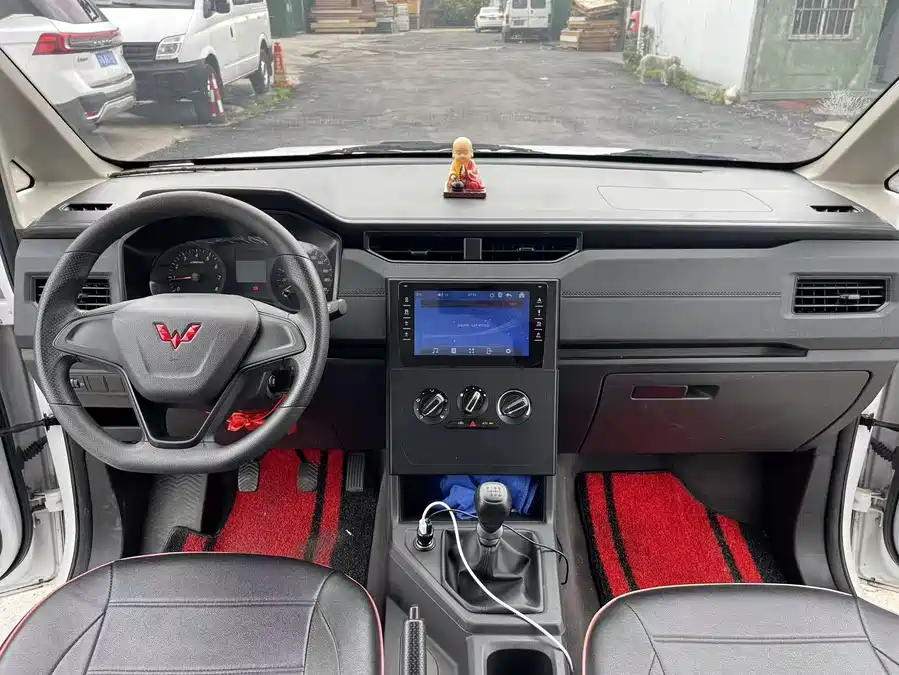 Wuling Hongguang PLUS