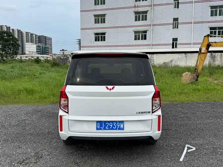 Wuling Hongguang PLUS