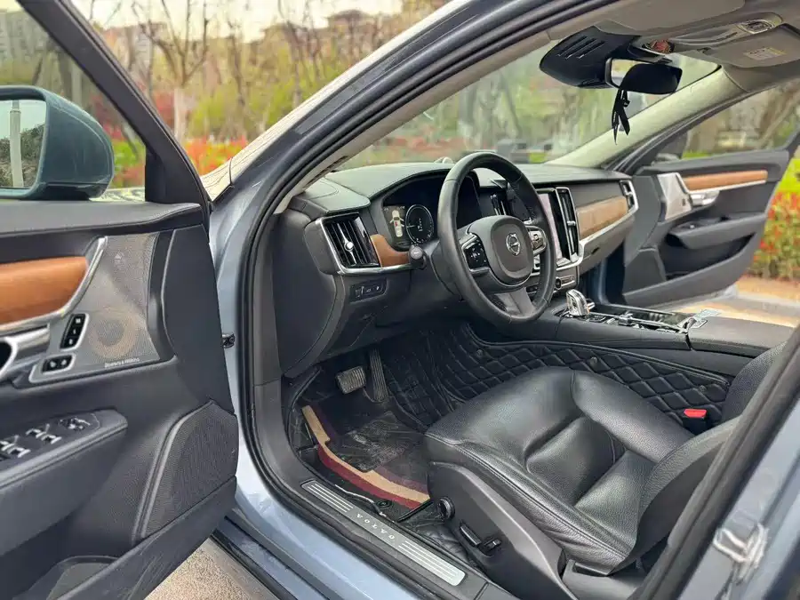 Volvo S90 plug-in hybrid