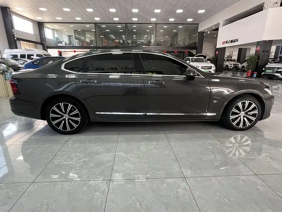 Volvo S90 plug-in hybrid
