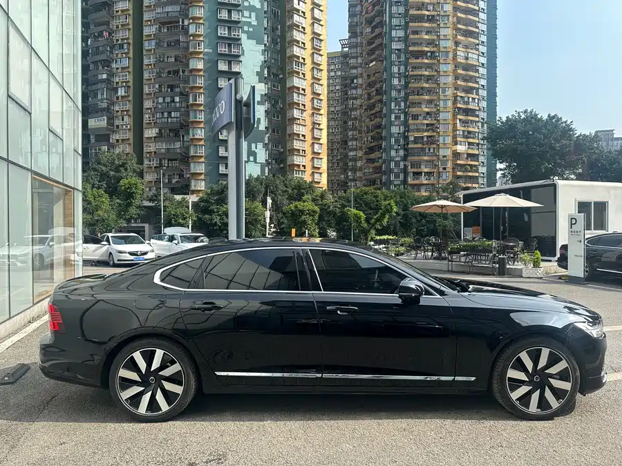 Volvo S90 plug-in hybrid