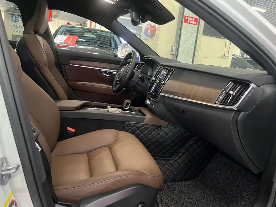 Volvo V90