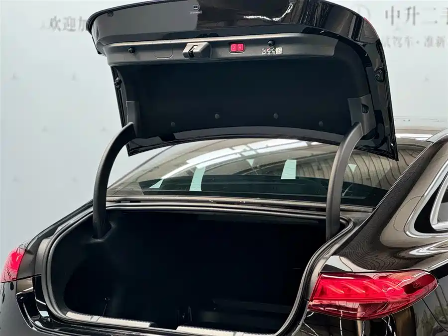 Mercedes Benz EQE