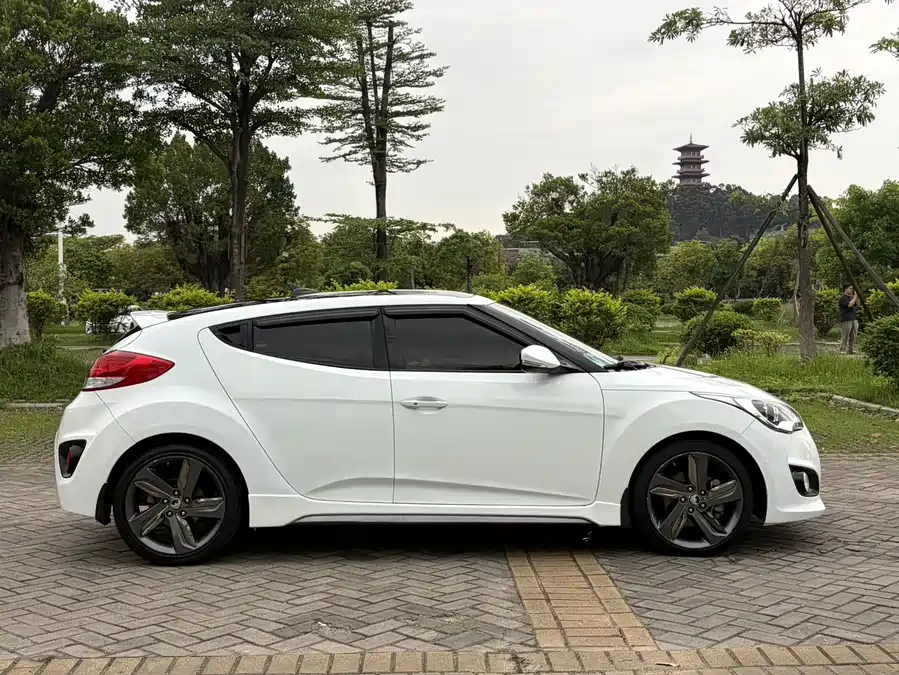 Hyundai Veloster