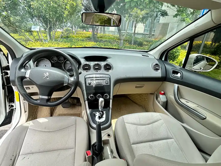 Peugeot 408