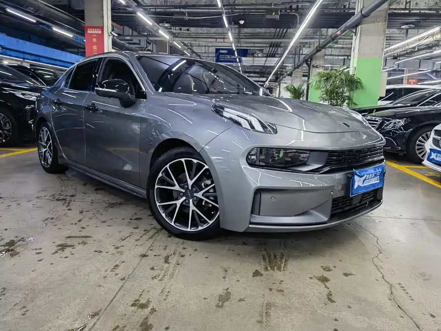 Lynk & Co 03