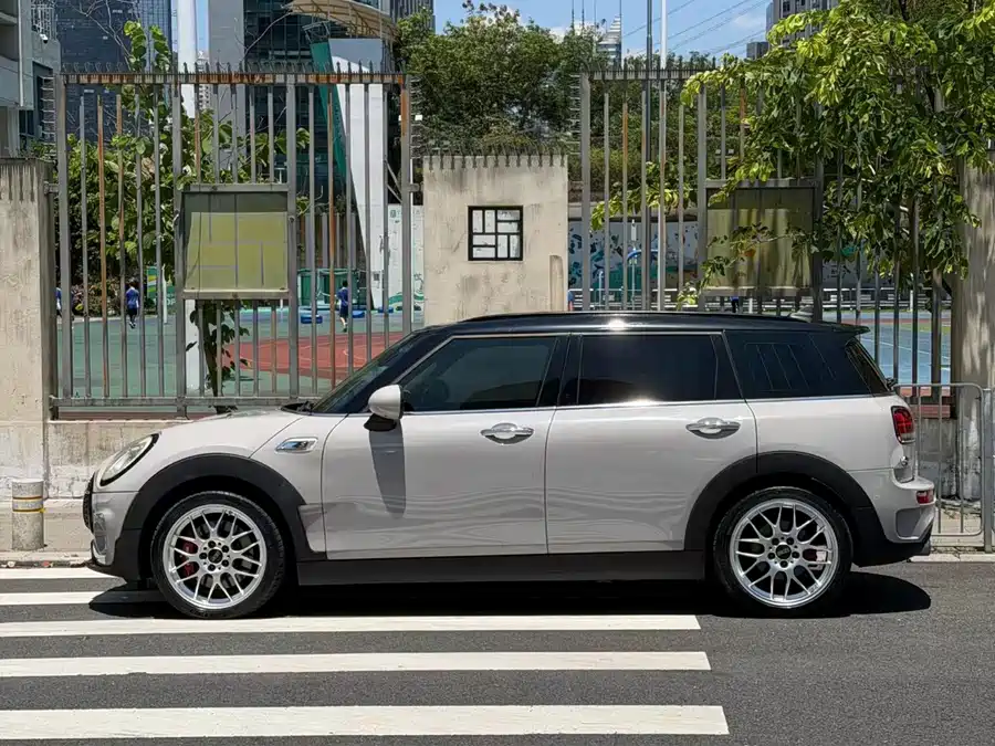MINI CLUBMAN