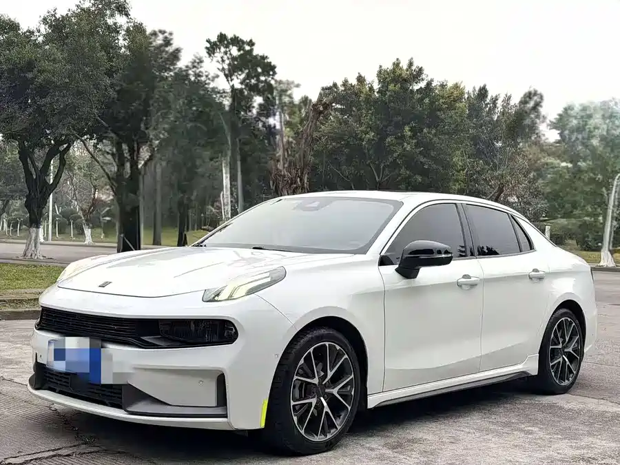 Lynk & Co 03