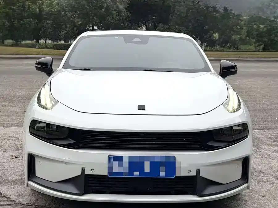 Lynk & Co 03