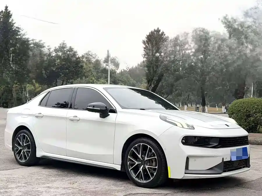 Lynk & Co 03