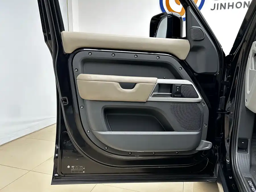 Land Rover guard