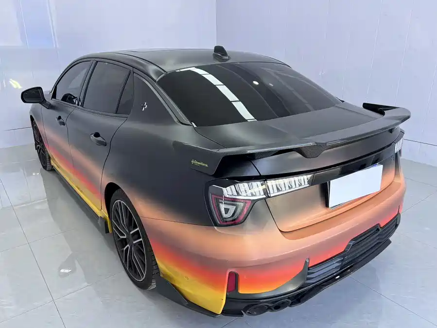 Lynk & Co 03