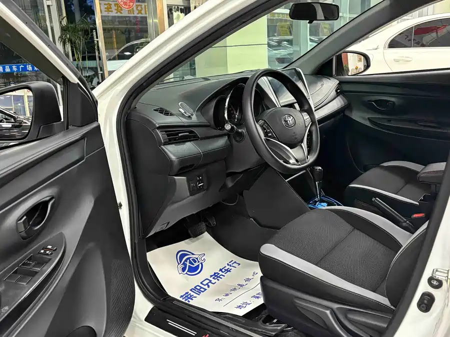 Toyota YARiS L