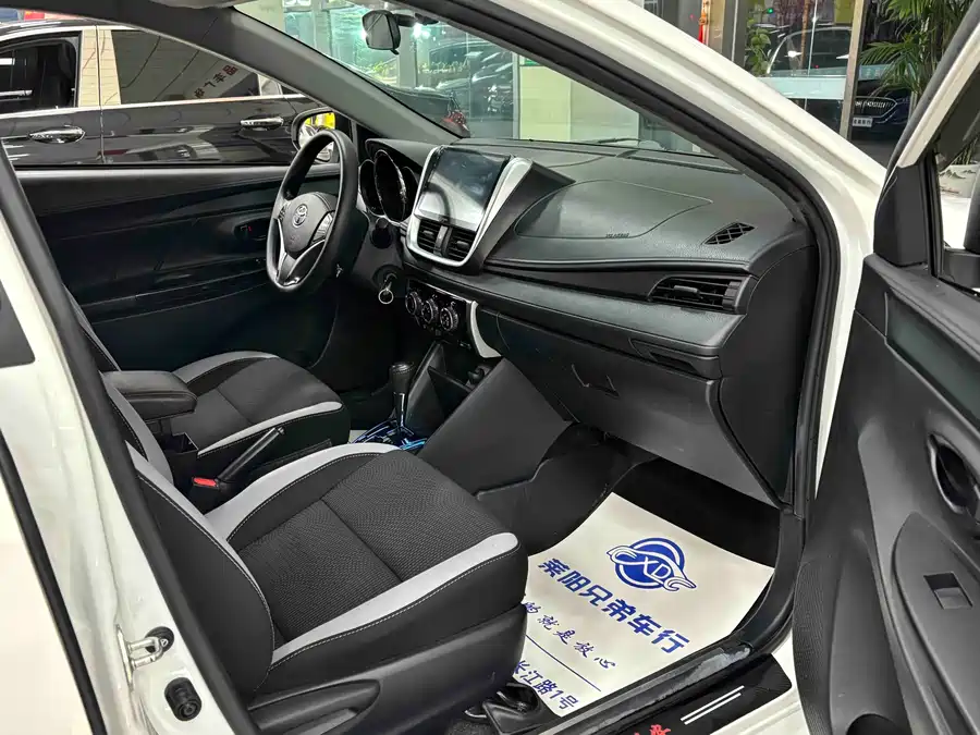 Toyota YARiS L