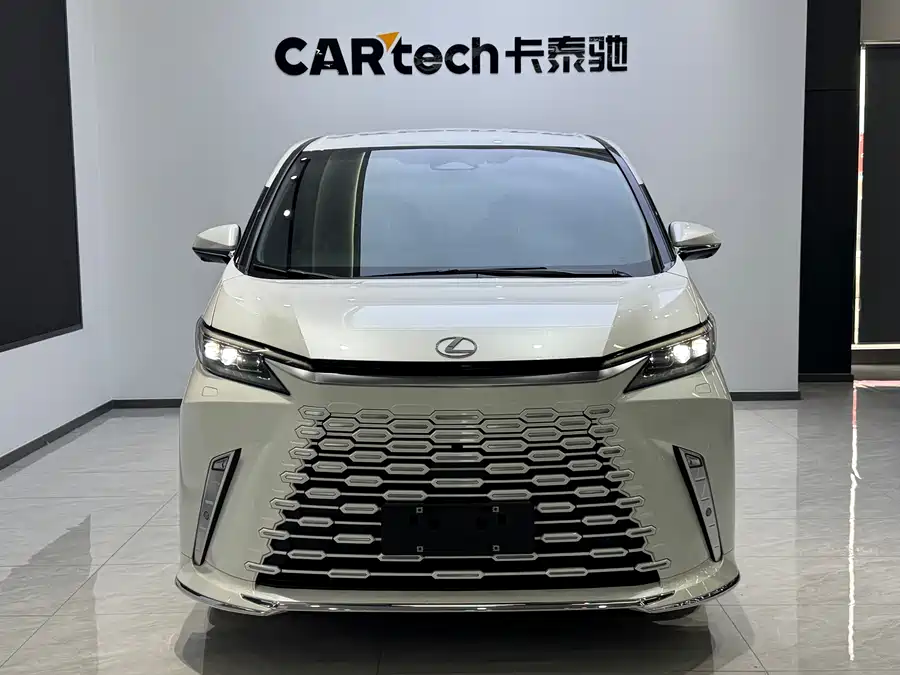 Lexus LM