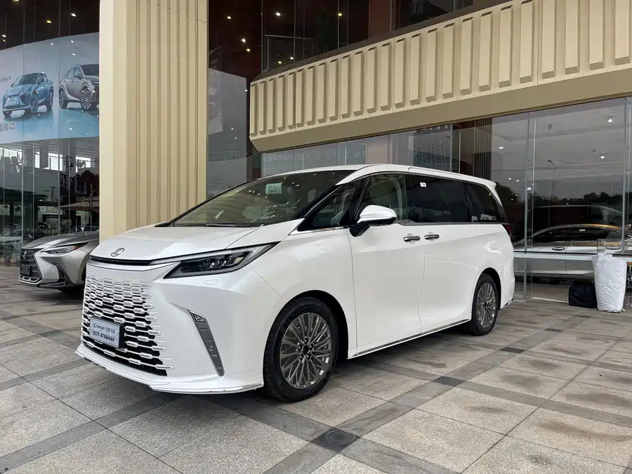 Lexus LM