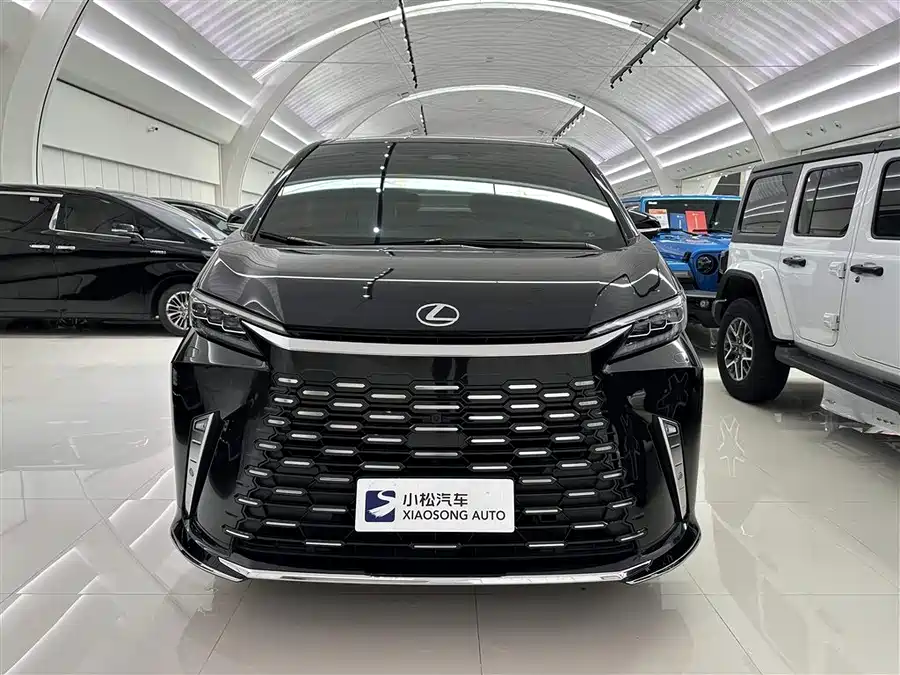 Lexus LM