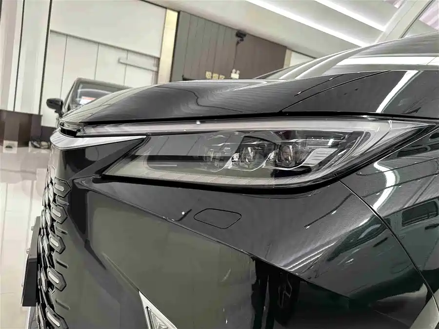 Lexus LM