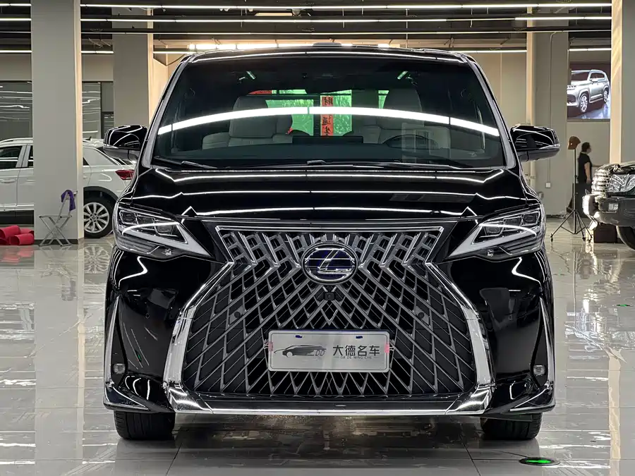 Lexus LM