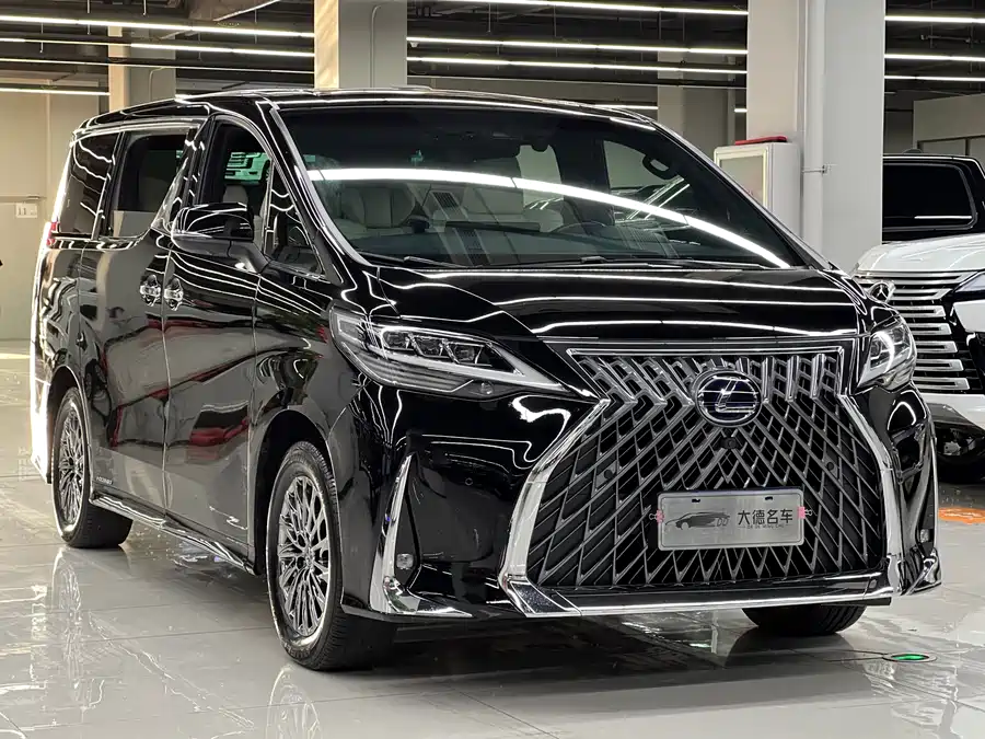 Lexus LM