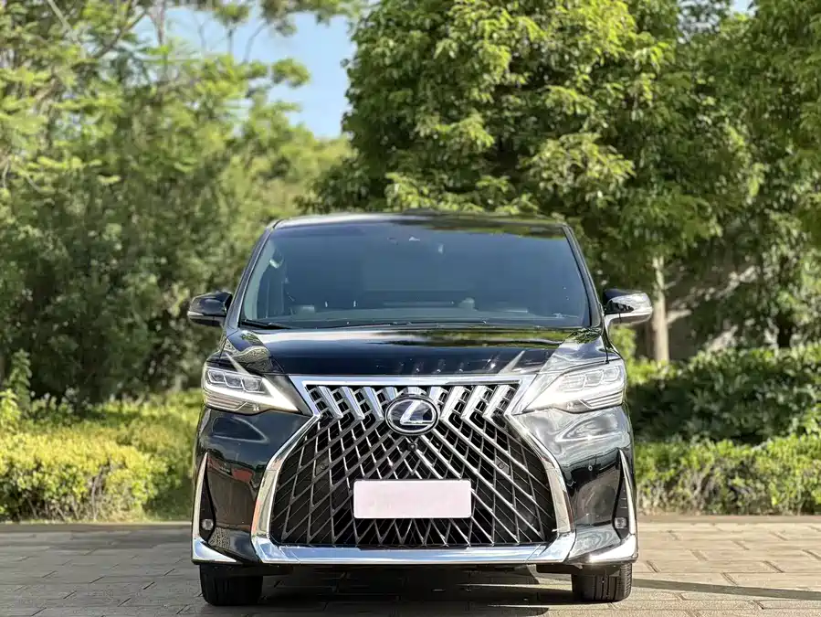 Lexus LM