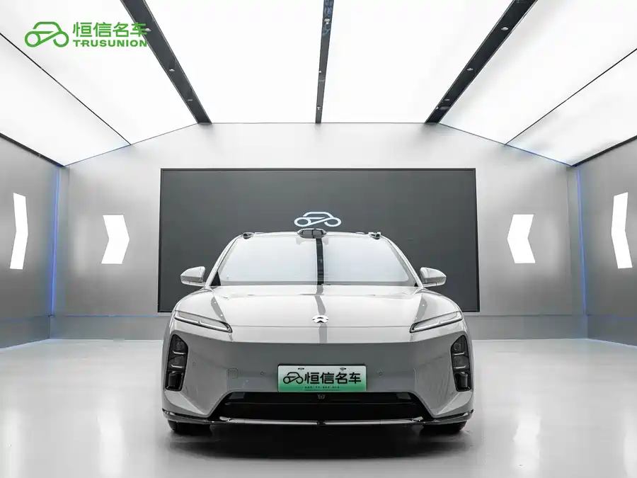 NIO ET5