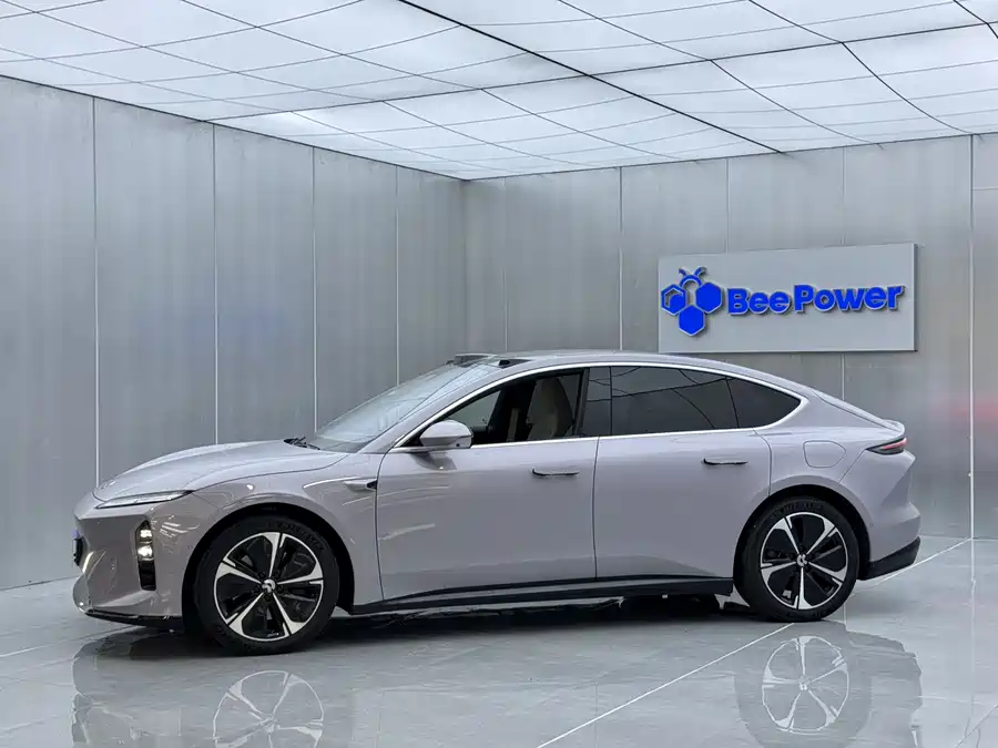 NIO ET5
