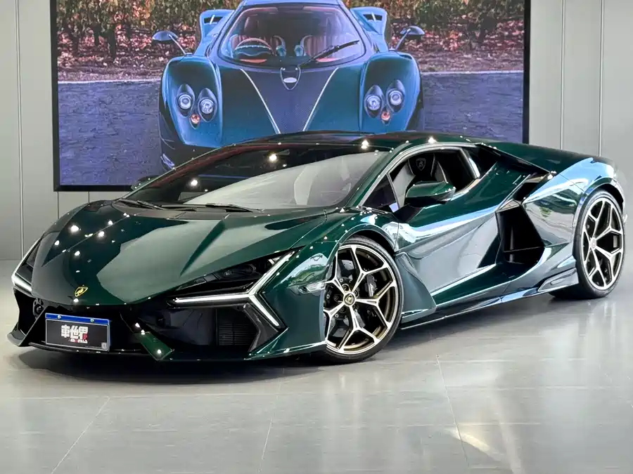 Lamborghini Revuelto