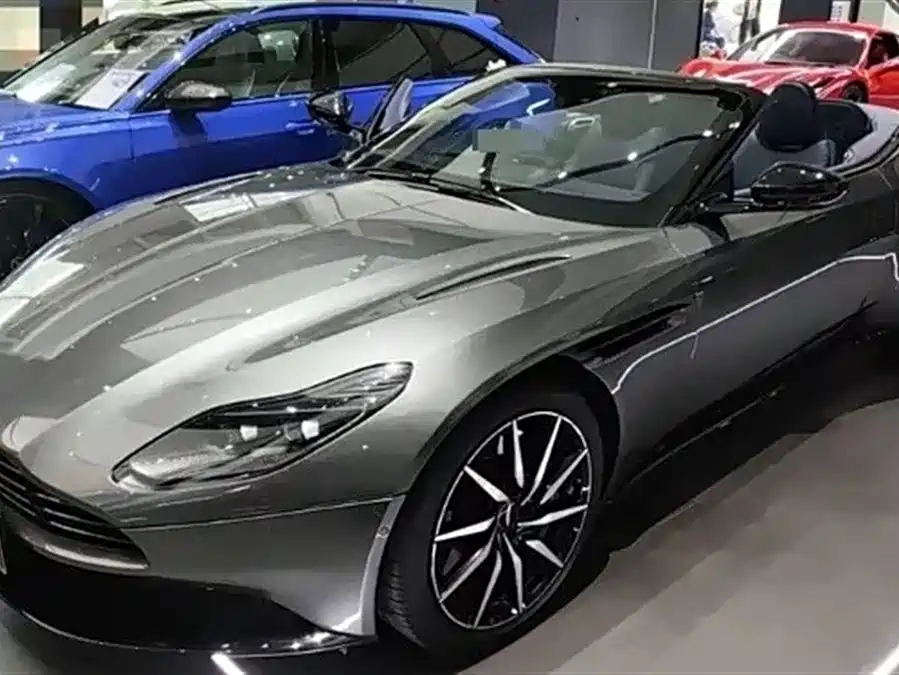Aston Martin DB11